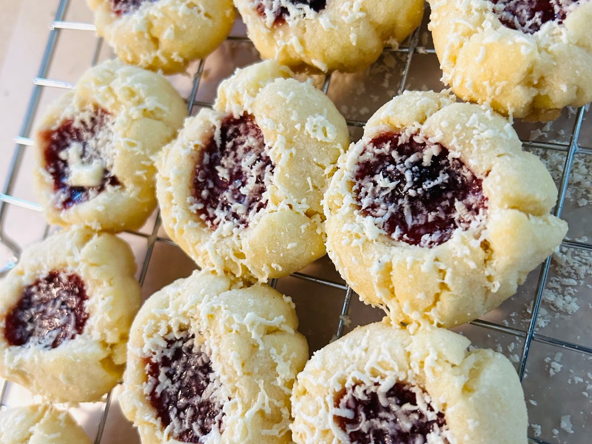 Christmas Baking: Very Berry White Chocolate&nbsp;Cookies