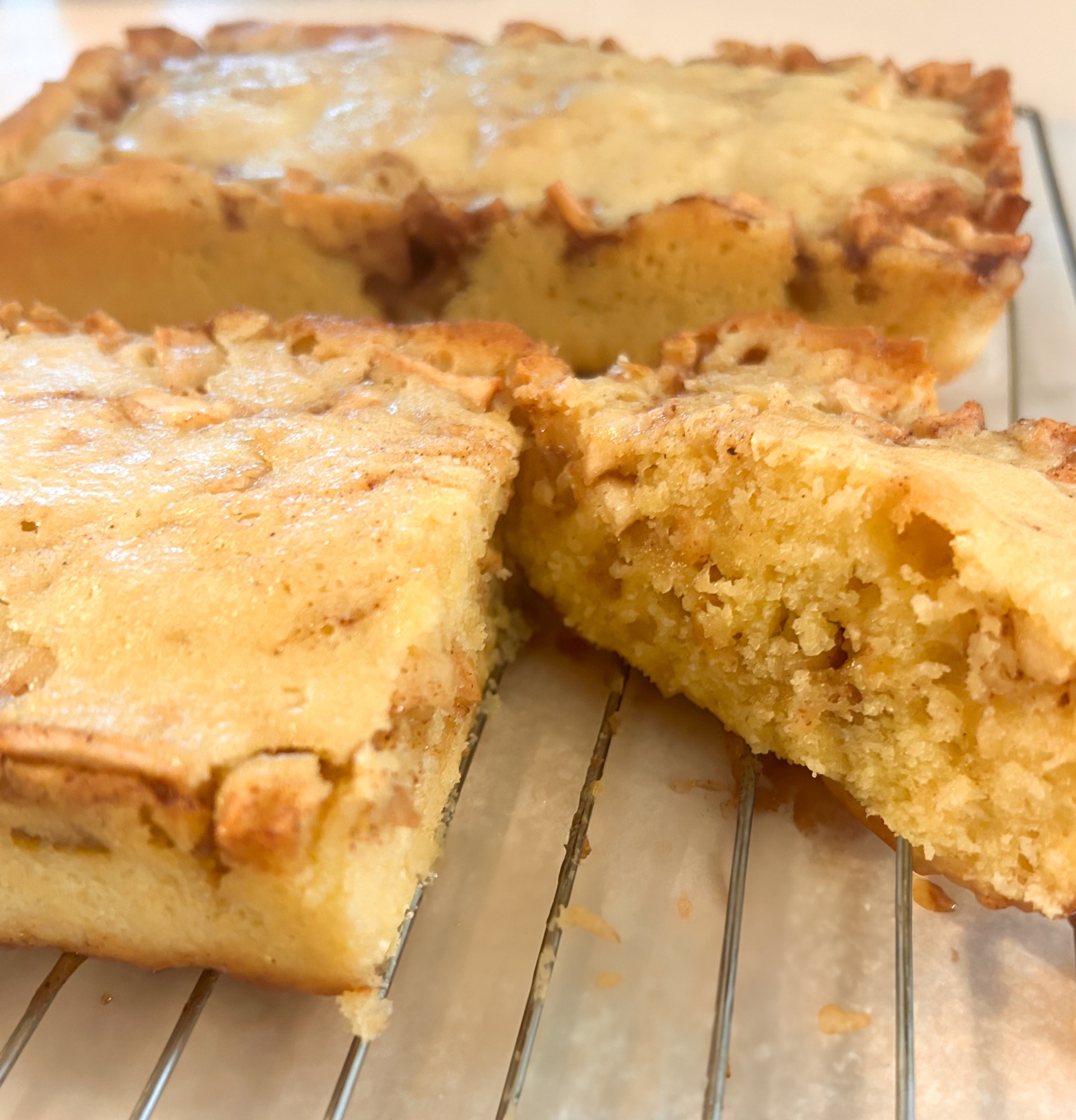 Cozy Apple Bread To Warm Chilly Days